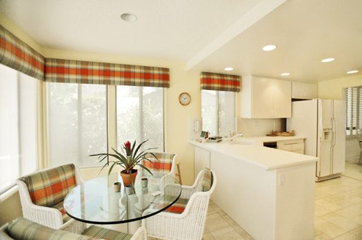 eat-in kitchen area faces a private exterior courtyard