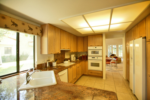 fully equipped kitchen