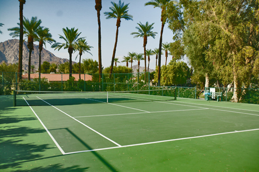 Shared tennis court nearby