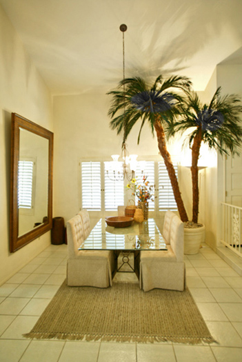 Formal dining area seating for 6